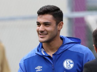 Spielt in der Bundesliga für den FC Schalke 04 und auch für die türkische Nationalmannschaft: Ozan Kabak. Foto: Tim Rehbein/dpa Spielt in der Bundesliga für den FC Schalke 04 und auch für die türkische Nationalmannschaft: Ozan Kabak. Foto: Tim Rehbein/dpa
