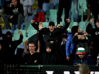 Bulgarische Fans fielen mit rassistischen Parolen auf. Foto: Nick Potts/PA Wire/dpa Bulgarische Fans fielen mit rassistischen Parolen auf. Foto: Nick Potts/PA Wire/dpa