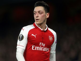 Mesut Özil will bis 2021 beim FC Arsenal bleiben Mesut Özil will bis 2021 beim FC Arsenal bleiben