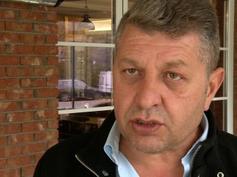 Ali Han will Militärgruß nicht ausdrücklich verbieten Ali Han will Militärgruß nicht ausdrücklich verbieten