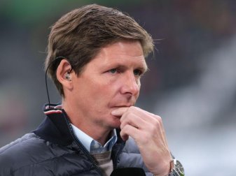 Wolfsburgs Trainer Oliver Glasner bezeichnet den VfL vor dem Spiel gegen RB Leipzig als Außenseiter. Foto: Peter Steffen/dpa Wolfsburgs Trainer Oliver Glasner bezeichnet den VfL vor dem Spiel gegen RB Leipzig als Außenseiter. Foto: Peter Steffen/dpa