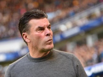 Dieter Hecking fremdelt mit der Welt. Foto: Daniel Bockwoldt/dpa Dieter Hecking fremdelt mit der Welt. Foto: Daniel Bockwoldt/dpa