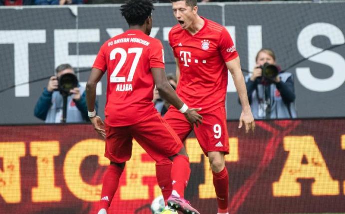 Robert Lewandowski (r) traf erneut für den FC Bayern. Foto: Matthias Balk/dpa
