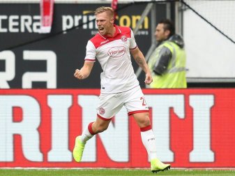 Rouwen Hennings erzielt den Siegtreffer für die Fortuna Rouwen Hennings erzielt den Siegtreffer für die Fortuna