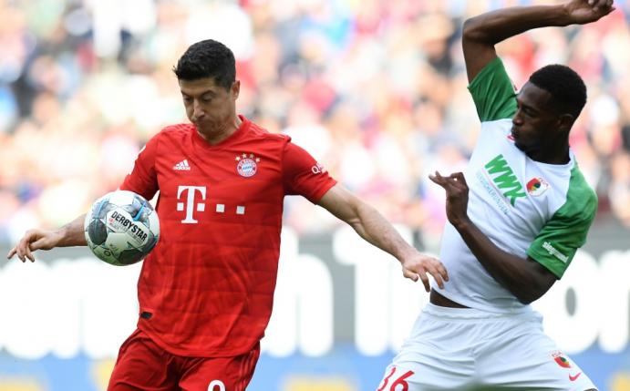 Torjäger Robert Lewandowski trifft