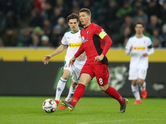 Frantz kritisiert Gehälter im Fußball Frantz kritisiert Gehälter im Fußball