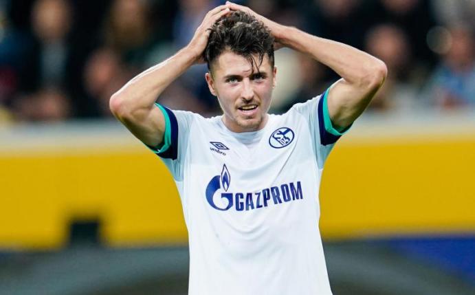 Enttäuschung bei Schalkes Alessandro Schöpf nach der Niederlage gegen Hoffenheim. Foto: Uwe Anspach/dpa