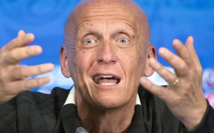 Pierluigi Collina lobt den Videobeweis. Foto: Pavel Golovkin/AP/dpa
