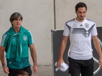 Die Rufe nach einer Rückker von Mats Hummels (r) in die Nationalmannschaft werden lauter. Foto: Peter Kneffel/dpa Die Rufe nach einer Rückker von Mats Hummels (r) in die Nationalmannschaft werden lauter. Foto: Peter Kneffel/dpa