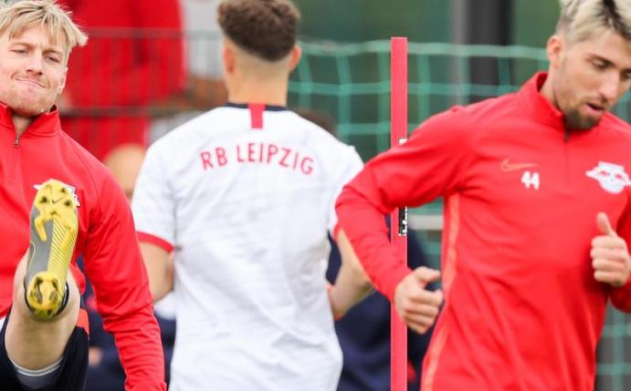 RB Leipzig setzt auf die Kreativachse mit Kevin Kampl (r) und Emil Forsberg. Foto: Jan Woitas/zb/dpa