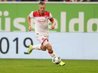 Rouwen Hennings verlängert bei Fortuna Düsseldorf Rouwen Hennings verlängert bei Fortuna Düsseldorf