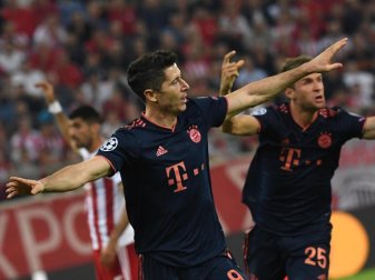 Auch den zweiten Bayern-Treffer steuerte Robert Lewandowski bei. Foto: Sven Hoppe/dpa Auch den zweiten Bayern-Treffer steuerte Robert Lewandowski bei. Foto: Sven Hoppe/dpa