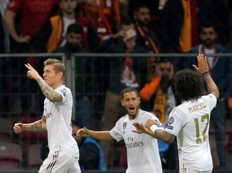 Real Madrids Toni Kroos (l) war der Matchwinner gegen Galatasaray Istanbul. Foto: Uncredited/AP/dpa Real Madrids Toni Kroos (l) war der Matchwinner gegen Galatasaray Istanbul. Foto: Uncredited/AP/dpa