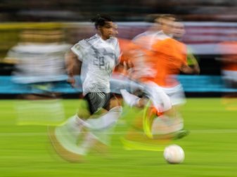 Die Deutsche Telekom hat die exklusiven Übertragungsrechte für die Fußball-EM 2024 erhalten. Foto: Robert Michael/zb/dpa Die Deutsche Telekom hat die exklusiven Übertragungsrechte für die Fußball-EM 2024 erhalten. Foto: Robert Michael/zb/dpa