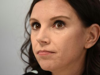 Teresa Enke lädt Uli Hoeneß zum Gespräch ein Teresa Enke lädt Uli Hoeneß zum Gespräch ein