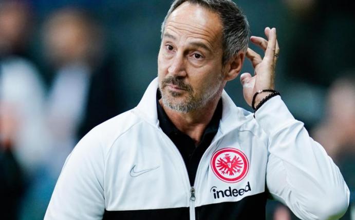 Steht mit Frankfurt vor richtungsweisenden Spielen in der Europa League: Eintracht-Coach Adi Hütter. Foto: Uwe Anspach/dpa
