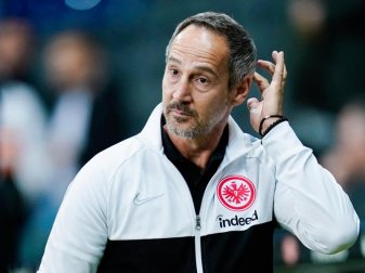 Steht mit Frankfurt vor richtungsweisenden Spielen in der Europa League: Eintracht-Coach Adi Hütter. Foto: Uwe Anspach/dpa Steht mit Frankfurt vor richtungsweisenden Spielen in der Europa League: Eintracht-Coach Adi Hütter. Foto: Uwe Anspach/dpa