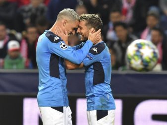 Dries Mertens (r) hat jetzt 116 Treffer für den SSC erzielt. Foto: Kerstin Joensson/AP/dpa Dries Mertens (r) hat jetzt 116 Treffer für den SSC erzielt. Foto: Kerstin Joensson/AP/dpa
