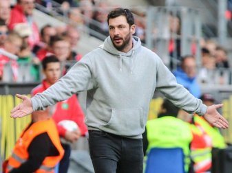 Der Mainzer Trainer Sandro Schwarz will mit seinem Team drei Punkte gegen den 1. FC Köln holen. Foto: Frank Rumpenhorst/dpa Der Mainzer Trainer Sandro Schwarz will mit seinem Team drei Punkte gegen den 1. FC Köln holen. Foto: Frank Rumpenhorst/dpa
