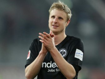Martin Hinteregger bedankt sich bei den Eintracht-Fans Martin Hinteregger bedankt sich bei den Eintracht-Fans