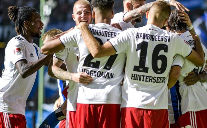 Noch führt der Hamburger SV die Tabelle der 2. Liga an. Foto: Axel Heimken/dpa
