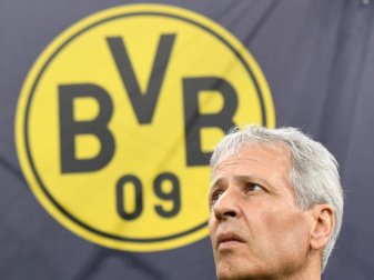 BVB-Trainer Lucien Favre muss mit seinem Team beim FC Schalke 04 antreten. Foto: Bernd Thissen/dpa BVB-Trainer Lucien Favre muss mit seinem Team beim FC Schalke 04 antreten. Foto: Bernd Thissen/dpa