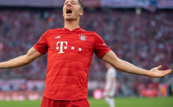 Bayern-Stürmer Robert Lewandowski stellte einen Bundesliga-Rekord auf. Foto: Sven Hoppe/dpa
