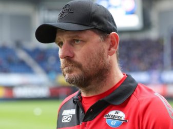 Paderborns Trainer Steffen Baumgart hat am 9. Spieltag gegen Fortuna Düsseldorf den ersten Saisonsieg feiern dürfen. Foto: Friso Gentsch/dpa Paderborns Trainer Steffen Baumgart hat am 9. Spieltag gegen Fortuna Düsseldorf den ersten Saisonsieg feiern dürfen. Foto: Friso Gentsch/dpa