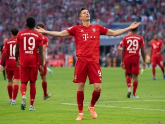 Bayerns Robert Lewandowski traf als erster Spieler in der Bundesliga-Geschichte an jedem der ersten neun Spieltage. Foto: Sven Hoppe/dpa Bayerns Robert Lewandowski traf als erster Spieler in der Bundesliga-Geschichte an jedem der ersten neun Spieltage. Foto: Sven Hoppe/dpa