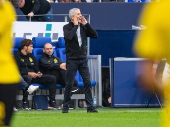 BVB-Trainer Lucien Favre kam mit seinem Team nicht über ein 0:0 beim Erzrivalen Schalke 04 hinaus. Foto: Guido Kirchner/dpa BVB-Trainer Lucien Favre kam mit seinem Team nicht über ein 0:0 beim Erzrivalen Schalke 04 hinaus. Foto: Guido Kirchner/dpa