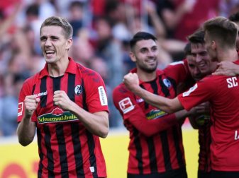 Nils Petersen (l) und der SC Freiburg sorgt in der Bundesliga für Furore. Foto: Patrick Seeger/dpa Nils Petersen (l) und der SC Freiburg sorgt in der Bundesliga für Furore. Foto: Patrick Seeger/dpa