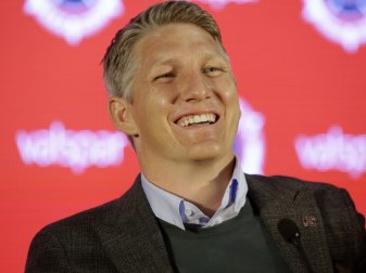 Bastian Schweinsteiger geht im neuen Jahr ans Mikro Bastian Schweinsteiger geht im neuen Jahr ans Mikro