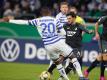 Hoffenheims Florian Grillitsch (r) stellte mit seinem Tor zum 1:0 die Weichen auf Sieg in Duisburg:. Foto: Roland Weihrauch/dpa