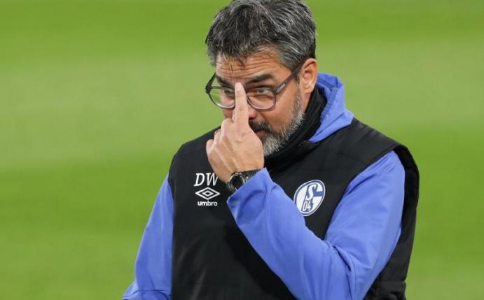 Schalke-Trainer David Wagner hält viel von Arminia Bielefeld. Foto: Friso Gentsch/dpa