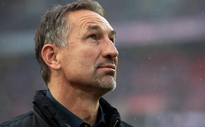 Steht mit Köln im rheinischen Derby unter Druck: FC-Coach Achim Beierlorzer. Foto: Marius Becker/dpa