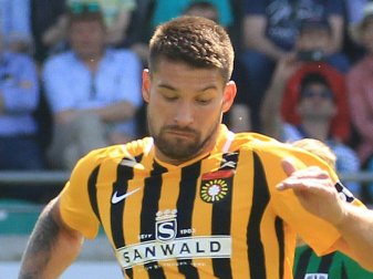 Kai Brünker erzielt den Siegtreffer für Großaspach Kai Brünker erzielt den Siegtreffer für Großaspach