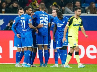 1899 Hoffenheim besiegte den SC Paderborn klar mit 3:0. Foto: Uwe Anspach/dpa 1899 Hoffenheim besiegte den SC Paderborn klar mit 3:0. Foto: Uwe Anspach/dpa