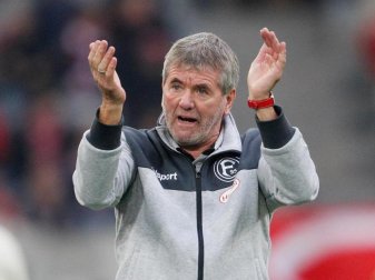 Schaut schon auf die Zeit nach der Trainer-Karriere: Düsseldorf-Coach Friedhelm Funkel. Foto: Roland Weihrauch/dpa Schaut schon auf die Zeit nach der Trainer-Karriere: Düsseldorf-Coach Friedhelm Funkel. Foto: Roland Weihrauch/dpa