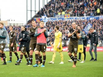 Für St. Pauli lief gegen den KSC nicht alles rund. Foto: Daniel Bockwoldt/dpa Für St. Pauli lief gegen den KSC nicht alles rund. Foto: Daniel Bockwoldt/dpa