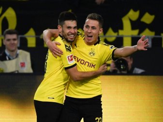 Guerreiro und Hazard (v.l.) treffen für den BVB Guerreiro und Hazard (v.l.) treffen für den BVB