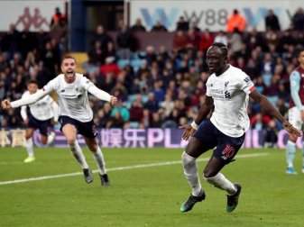 Liverpools Sadio Mane (r) erzielte das späte Siegtor. Foto: Nick Potts/PA Wire/dpa Liverpools Sadio Mane (r) erzielte das späte Siegtor. Foto: Nick Potts/PA Wire/dpa
