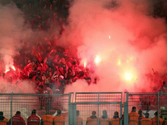 Berlin: Beide Fanlager brannten Pyrotechnik ab Berlin: Beide Fanlager brannten Pyrotechnik ab