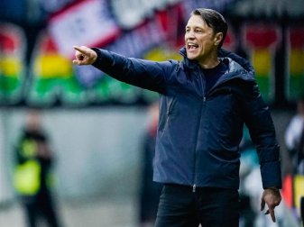 Bayerns Trainer Niko Kovac gibt sich trotz des Debakels gewohnt kämpferisch. Foto: Uwe Anspach/dpa Bayerns Trainer Niko Kovac gibt sich trotz des Debakels gewohnt kämpferisch. Foto: Uwe Anspach/dpa