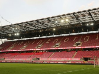 Unbekannte haben Ziegenköpfe ins Kölner Stadion geworfen Unbekannte haben Ziegenköpfe ins Kölner Stadion geworfen