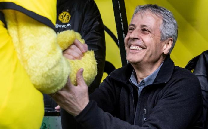 Durfte sich an seinem Geburtstag über drei Punkte seiner Mannschaft freuen: BVB-Coach Lucien Favre. Foto: Bernd Thissen/dpa