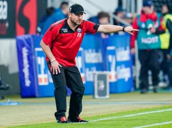 Braucht auch bei niedrigen Temperaturen keine Jacke: Paderborn-Coach Steffen Baumgart. Foto: Uwe Anspach/dpa Braucht auch bei niedrigen Temperaturen keine Jacke: Paderborn-Coach Steffen Baumgart. Foto: Uwe Anspach/dpa