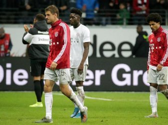Thomas Müller (l) hatte bei seinem 500. Bayern-Pflichtspiel keinen Grund zum Feiern. Foto: Hasan Bratic/dpa Thomas Müller (l) hatte bei seinem 500. Bayern-Pflichtspiel keinen Grund zum Feiern. Foto: Hasan Bratic/dpa