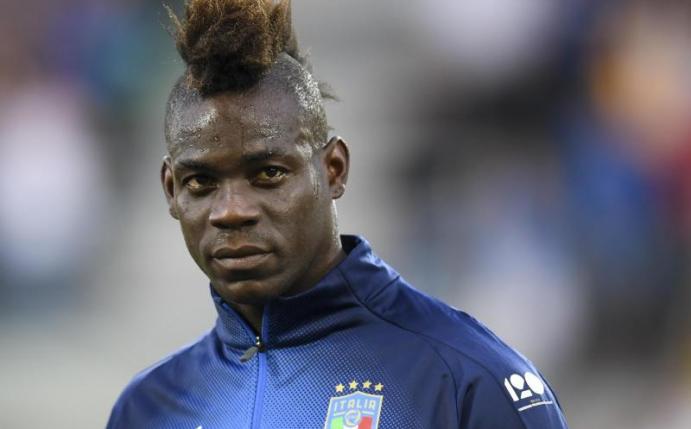 Brescia-Stürmer Balotelli ist im Auswärtsspiel bei Hellas Verona Opfer von rassistischen Rufen und Affenlauten geworden. Foto: Gian Ehrenzeller/KEYSTONE/dpa