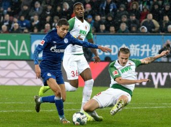 War erneut der Matchwinner beim FC Schalke 04: Amine Harit (l). Foto: Stefan Puchner/dpa War erneut der Matchwinner beim FC Schalke 04: Amine Harit (l). Foto: Stefan Puchner/dpa