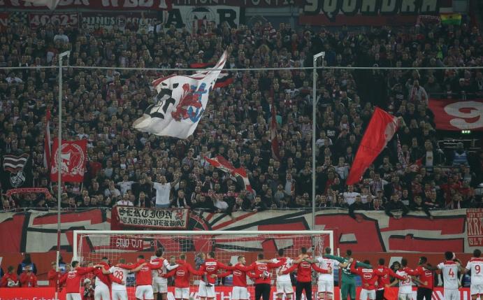 Fortuna-Fans präsentierten das gestohlene Kennzeichen